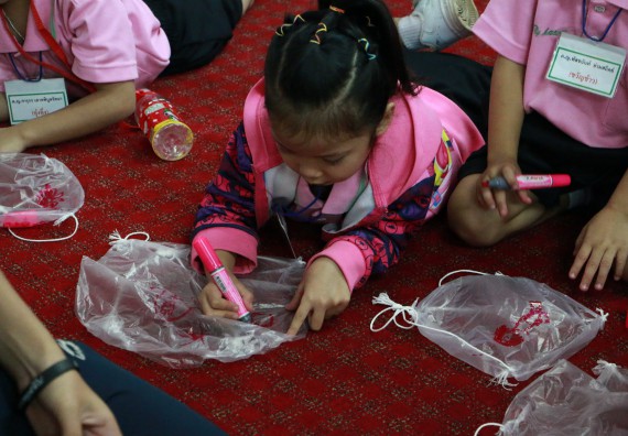 ภาพกิจกรรม คณะวิทยาศาสตร์และเทคโนโลยี จัดกิจกรรมค่ายวิทยาศาสตร์โรงเรียนสาธิตฯ ระดับชั้นอนุบาล