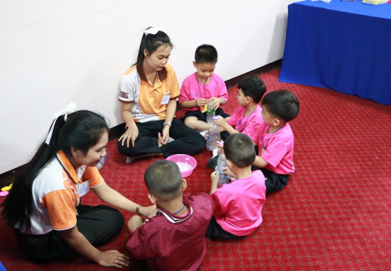 ภาพกิจกรรม คณะวิทยาศาสตร์และเทคโนโลยี จัดกิจกรรมค่ายวิทยาศาสตร์โรงเรียนสาธิตฯ ระดับชั้นอนุบาล