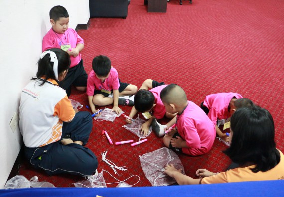 ภาพกิจกรรม คณะวิทยาศาสตร์และเทคโนโลยี จัดกิจกรรมค่ายวิทยาศาสตร์โรงเรียนสาธิตฯ ระดับชั้นอนุบาล