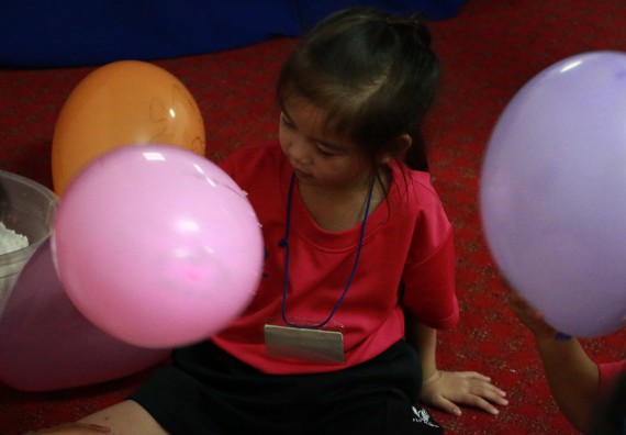 ภาพกิจกรรม คณะวิทยาศาสตร์และเทคโนโลยี จัดกิจกรรมค่ายวิทยาศาสตร์โรงเรียนสาธิตฯ ระดับชั้นอนุบาล