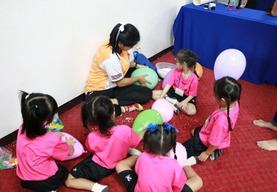 ภาพกิจกรรม คณะวิทยาศาสตร์และเทคโนโลยี จัดกิจกรรมค่ายวิทยาศาสตร์โรงเรียนสาธิตฯ ระดับชั้นอนุบาล