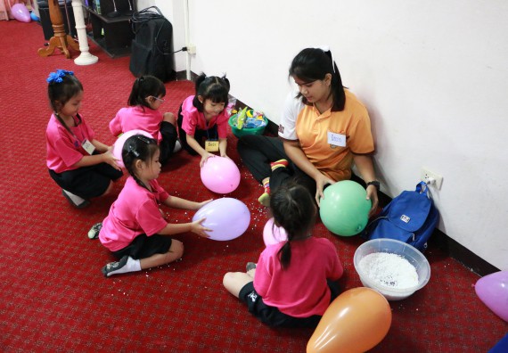 ภาพกิจกรรม คณะวิทยาศาสตร์และเทคโนโลยี จัดกิจกรรมค่ายวิทยาศาสตร์โรงเรียนสาธิตฯ ระดับชั้นอนุบาล