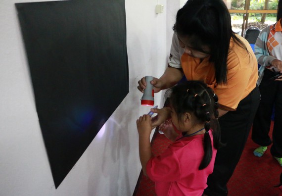 ภาพกิจกรรม คณะวิทยาศาสตร์และเทคโนโลยี จัดกิจกรรมค่ายวิทยาศาสตร์โรงเรียนสาธิตฯ ระดับชั้นอนุบาล