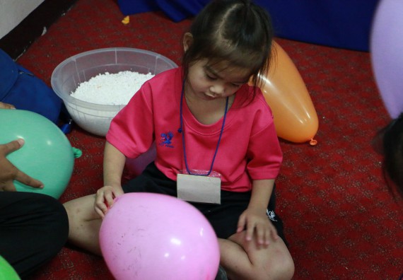 ภาพกิจกรรม คณะวิทยาศาสตร์และเทคโนโลยี จัดกิจกรรมค่ายวิทยาศาสตร์โรงเรียนสาธิตฯ ระดับชั้นอนุบาล