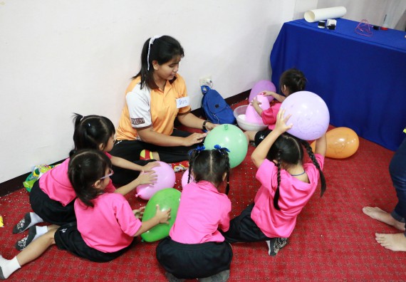 ภาพกิจกรรม คณะวิทยาศาสตร์และเทคโนโลยี จัดกิจกรรมค่ายวิทยาศาสตร์โรงเรียนสาธิตฯ ระดับชั้นอนุบาล