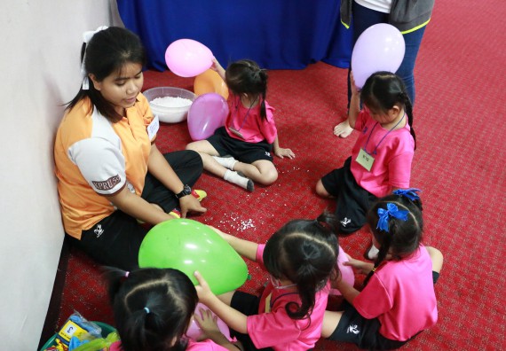 ภาพกิจกรรม คณะวิทยาศาสตร์และเทคโนโลยี จัดกิจกรรมค่ายวิทยาศาสตร์โรงเรียนสาธิตฯ ระดับชั้นอนุบาล