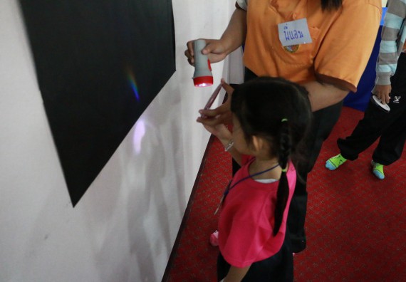 ภาพกิจกรรม คณะวิทยาศาสตร์และเทคโนโลยี จัดกิจกรรมค่ายวิทยาศาสตร์โรงเรียนสาธิตฯ ระดับชั้นอนุบาล