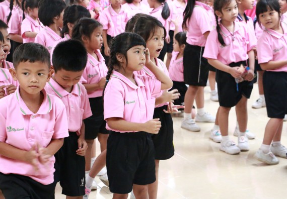 ภาพกิจกรรม คณะวิทยาศาสตร์และเทคโนโลยี จัดกิจกรรมค่ายวิทยาศาสตร์โรงเรียนสาธิตฯ ระดับชั้นอนุบาล