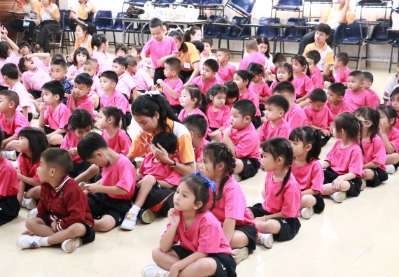 ภาพกิจกรรม คณะวิทยาศาสตร์และเทคโนโลยี จัดกิจกรรมค่ายวิทยาศาสตร์โรงเรียนสาธิตฯ ระดับชั้นอนุบาล