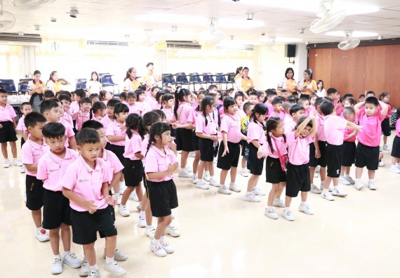 ภาพกิจกรรม คณะวิทยาศาสตร์และเทคโนโลยี จัดกิจกรรมค่ายวิทยาศาสตร์โรงเรียนสาธิตฯ ระดับชั้นอนุบาล