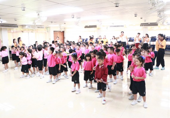 ภาพกิจกรรม คณะวิทยาศาสตร์และเทคโนโลยี จัดกิจกรรมค่ายวิทยาศาสตร์โรงเรียนสาธิตฯ ระดับชั้นอนุบาล