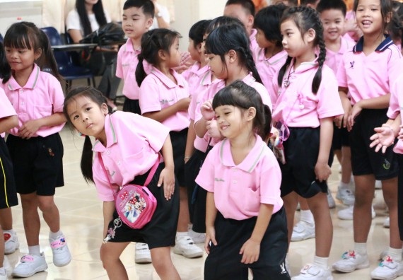 ภาพกิจกรรม คณะวิทยาศาสตร์และเทคโนโลยี จัดกิจกรรมค่ายวิทยาศาสตร์โรงเรียนสาธิตฯ ระดับชั้นอนุบาล