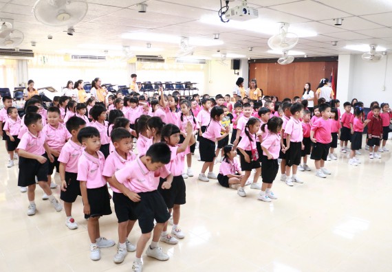 ภาพกิจกรรม คณะวิทยาศาสตร์และเทคโนโลยี จัดกิจกรรมค่ายวิทยาศาสตร์โรงเรียนสาธิตฯ ระดับชั้นอนุบาล