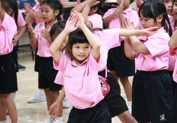 ภาพกิจกรรม คณะวิทยาศาสตร์และเทคโนโลยี จัดกิจกรรมค่ายวิทยาศาสตร์โรงเรียนสาธิตฯ ระดับชั้นอนุบาล