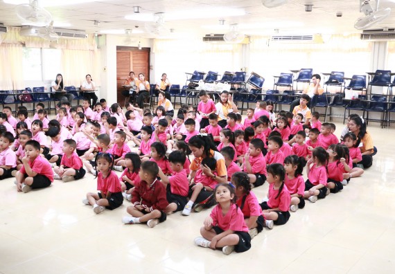 ภาพกิจกรรม คณะวิทยาศาสตร์และเทคโนโลยี จัดกิจกรรมค่ายวิทยาศาสตร์โรงเรียนสาธิตฯ ระดับชั้นอนุบาล