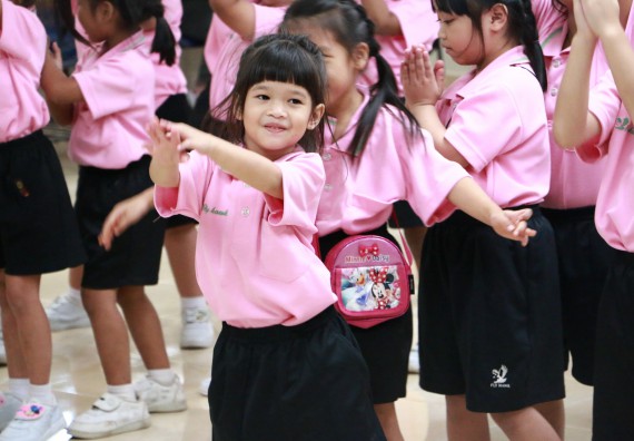 ภาพกิจกรรม คณะวิทยาศาสตร์และเทคโนโลยี จัดกิจกรรมค่ายวิทยาศาสตร์โรงเรียนสาธิตฯ ระดับชั้นอนุบาล