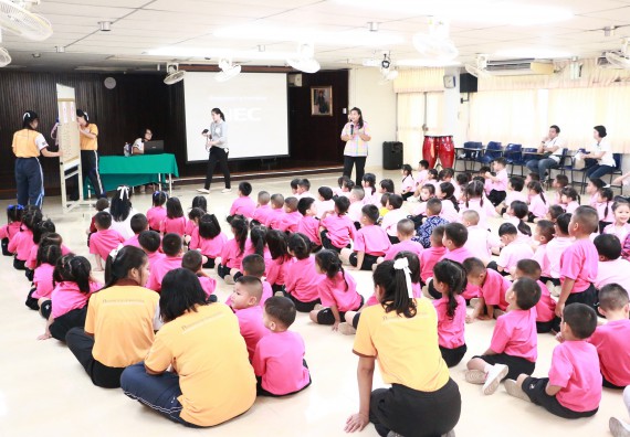 ภาพกิจกรรม คณะวิทยาศาสตร์และเทคโนโลยี จัดกิจกรรมค่ายวิทยาศาสตร์โรงเรียนสาธิตฯ ระดับชั้นอนุบาล