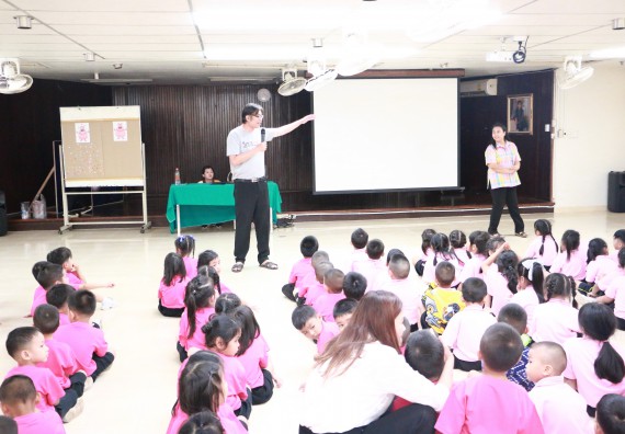 ภาพกิจกรรม คณะวิทยาศาสตร์และเทคโนโลยี จัดกิจกรรมค่ายวิทยาศาสตร์โรงเรียนสาธิตฯ ระดับชั้นอนุบาล