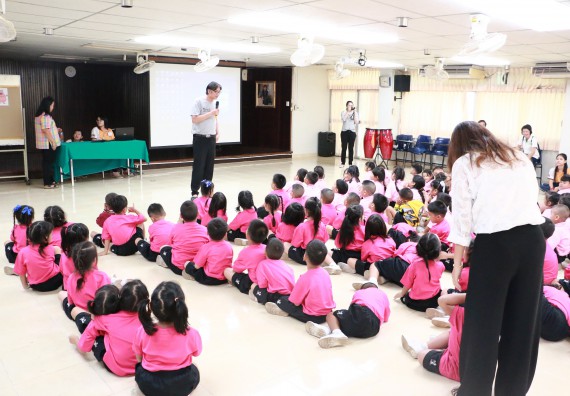 ภาพกิจกรรม คณะวิทยาศาสตร์และเทคโนโลยี จัดกิจกรรมค่ายวิทยาศาสตร์โรงเรียนสาธิตฯ ระดับชั้นอนุบาล