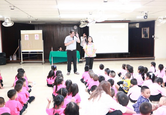 ภาพกิจกรรม คณะวิทยาศาสตร์และเทคโนโลยี จัดกิจกรรมค่ายวิทยาศาสตร์โรงเรียนสาธิตฯ ระดับชั้นอนุบาล