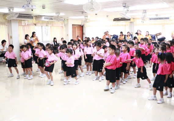 ภาพกิจกรรม คณะวิทยาศาสตร์และเทคโนโลยี จัดกิจกรรมค่ายวิทยาศาสตร์โรงเรียนสาธิตฯ ระดับชั้นอนุบาล