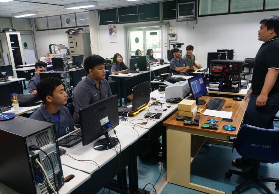 ภาพกิจกรรม โปรแกรมวิชาวิทยาการคอมพิวเตอร์	จัดโครงการเตรียมความพร้อมด้านทักษะทางวิชาชีพสำหรับนักศึกษาหลักสูตรวิทยาการคอมพิวเตอร์