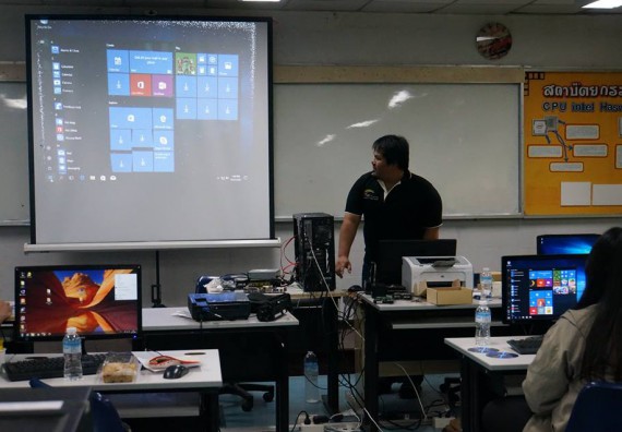 ภาพกิจกรรม โปรแกรมวิชาวิทยาการคอมพิวเตอร์	จัดโครงการเตรียมความพร้อมด้านทักษะทางวิชาชีพสำหรับนักศึกษาหลักสูตรวิทยาการคอมพิวเตอร์