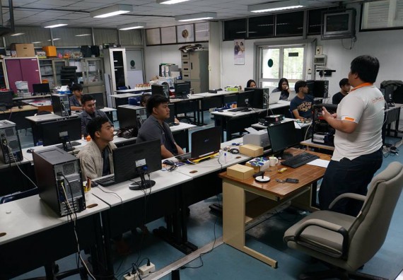 ภาพกิจกรรม โปรแกรมวิชาวิทยาการคอมพิวเตอร์	จัดโครงการเตรียมความพร้อมด้านทักษะทางวิชาชีพสำหรับนักศึกษาหลักสูตรวิทยาการคอมพิวเตอร์