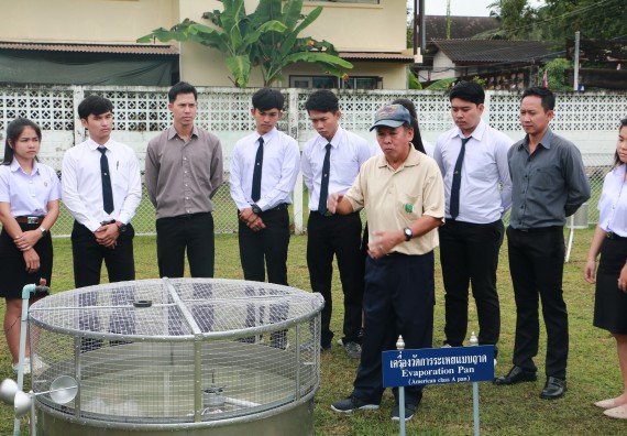 ภาพกิจกรรม โปรแกรมวิชาวิทยาศาสตร์สิ่งแวดล้อม จัดกิจกรรมการเรียนรู้นอกสถานที่ เรื่อง การตรวจวัดสภาพภูมิอากาศ