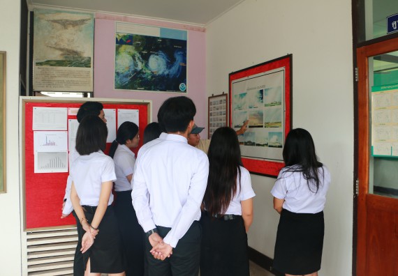 ภาพกิจกรรม โปรแกรมวิชาวิทยาศาสตร์สิ่งแวดล้อม จัดกิจกรรมการเรียนรู้นอกสถานที่ เรื่อง การตรวจวัดสภาพภูมิอากาศ