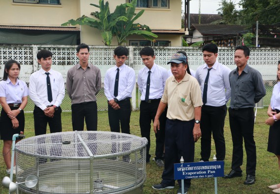 ภาพกิจกรรม โปรแกรมวิชาวิทยาศาสตร์สิ่งแวดล้อม จัดกิจกรรมการเรียนรู้นอกสถานที่ เรื่อง การตรวจวัดสภาพภูมิอากาศ