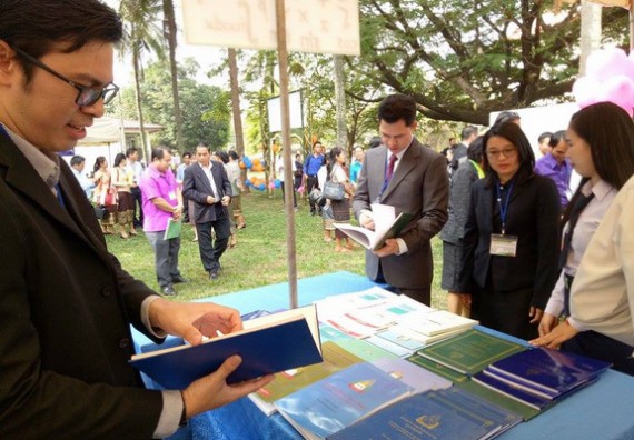 ภาพกิจกรรม คณะวิทยาศาสตร์และเทคโนโลยี เข้าร่วมงานนิทรรศการและการประชุมวิชาการด้านวิทยาศาสตร์