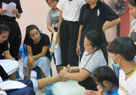 ภาพกิจกรรม โปรแกรมวิชาสาธารณสุขศาสตร์ อบรมการนวดเท้าเพื่อสุขภาพ