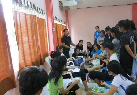 ภาพกิจกรรม โปรแกรมวิชาสาธารณสุขศาสตร์ อบรมการนวดเท้าเพื่อสุขภาพ