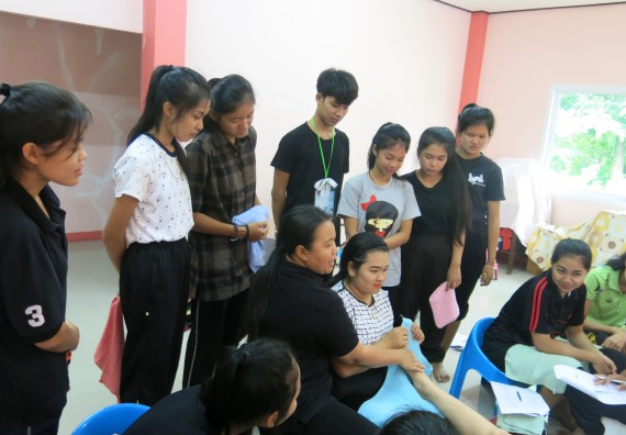 ภาพกิจกรรม โปรแกรมวิชาสาธารณสุขศาสตร์ อบรมการนวดเท้าเพื่อสุขภาพ