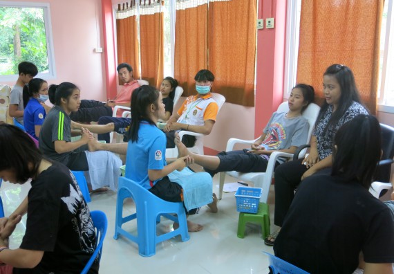 ภาพกิจกรรม โปรแกรมวิชาสาธารณสุขศาสตร์ อบรมการนวดเท้าเพื่อสุขภาพ