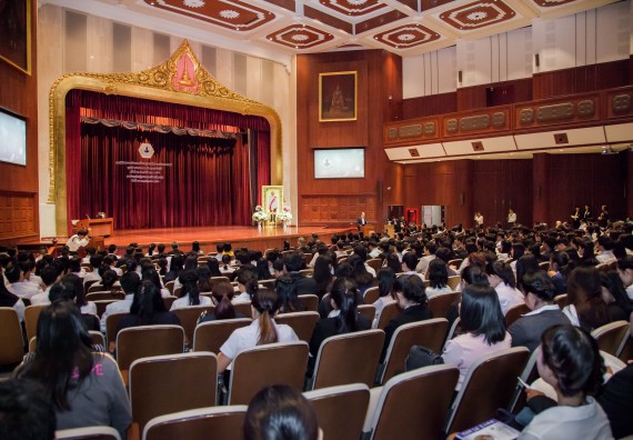 ภาพกิจกรรม นักศึกษาคณะวิทยาศาสตร์และเทคโนโลยี ชั้นปีที่ 1 และชั้นปีที่ 4	ได้รับรางวัลและทุนการศึกษาทางวิทยาศาสตร์ ประจำปี พ.ศ. 2560