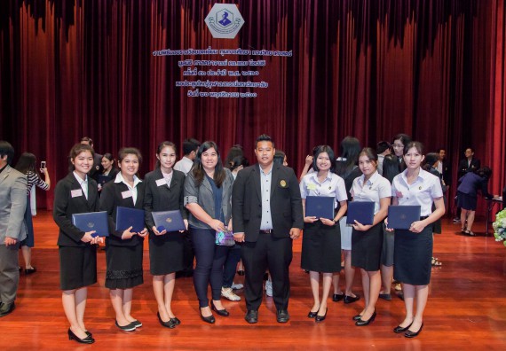 ภาพกิจกรรม นักศึกษาคณะวิทยาศาสตร์และเทคโนโลยี ชั้นปีที่ 1 และชั้นปีที่ 4	ได้รับรางวัลและทุนการศึกษาทางวิทยาศาสตร์ ประจำปี พ.ศ. 2560