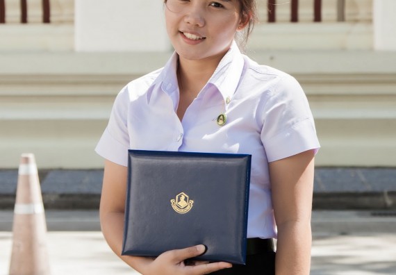 ภาพกิจกรรม นักศึกษาคณะวิทยาศาสตร์และเทคโนโลยี ชั้นปีที่ 1 และชั้นปีที่ 4	ได้รับรางวัลและทุนการศึกษาทางวิทยาศาสตร์ ประจำปี พ.ศ. 2560