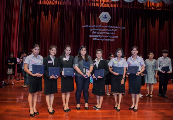 ภาพกิจกรรม นักศึกษาคณะวิทยาศาสตร์และเทคโนโลยี ชั้นปีที่ 1 และชั้นปีที่ 4	ได้รับรางวัลและทุนการศึกษาทางวิทยาศาสตร์ ประจำปี พ.ศ. 2560