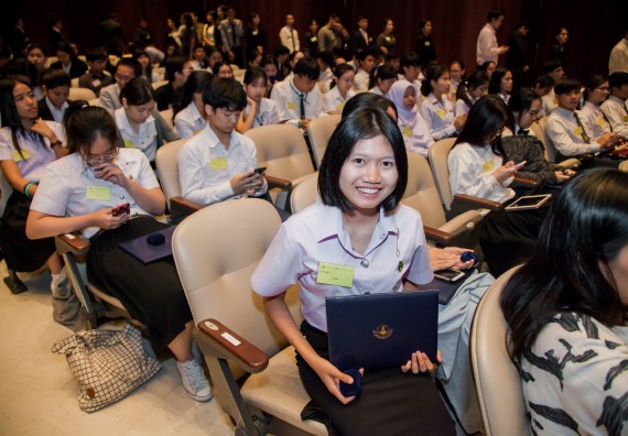 ภาพกิจกรรม นักศึกษาคณะวิทยาศาสตร์และเทคโนโลยี ชั้นปีที่ 1 และชั้นปีที่ 4	ได้รับรางวัลและทุนการศึกษาทางวิทยาศาสตร์ ประจำปี พ.ศ. 2560