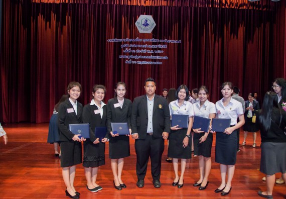 ภาพกิจกรรม นักศึกษาคณะวิทยาศาสตร์และเทคโนโลยี ชั้นปีที่ 1 และชั้นปีที่ 4	ได้รับรางวัลและทุนการศึกษาทางวิทยาศาสตร์ ประจำปี พ.ศ. 2560