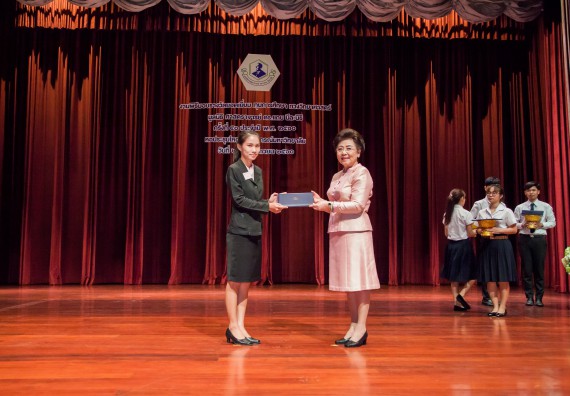 ภาพกิจกรรม นักศึกษาคณะวิทยาศาสตร์และเทคโนโลยี ชั้นปีที่ 1 และชั้นปีที่ 4	ได้รับรางวัลและทุนการศึกษาทางวิทยาศาสตร์ ประจำปี พ.ศ. 2560