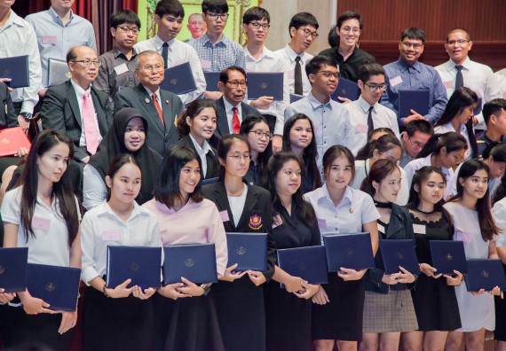 ภาพกิจกรรม นักศึกษาคณะวิทยาศาสตร์และเทคโนโลยี ชั้นปีที่ 1 และชั้นปีที่ 4	ได้รับรางวัลและทุนการศึกษาทางวิทยาศาสตร์ ประจำปี พ.ศ. 2560