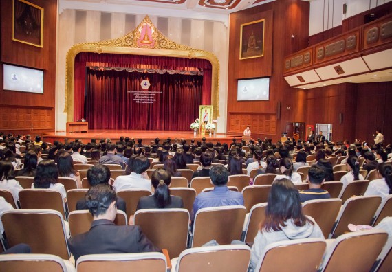 ภาพกิจกรรม นักศึกษาคณะวิทยาศาสตร์และเทคโนโลยี ชั้นปีที่ 1 และชั้นปีที่ 4	ได้รับรางวัลและทุนการศึกษาทางวิทยาศาสตร์ ประจำปี พ.ศ. 2560