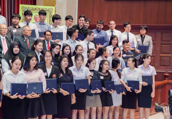 ภาพกิจกรรม นักศึกษาคณะวิทยาศาสตร์และเทคโนโลยี ชั้นปีที่ 1 และชั้นปีที่ 4	ได้รับรางวัลและทุนการศึกษาทางวิทยาศาสตร์ ประจำปี พ.ศ. 2560