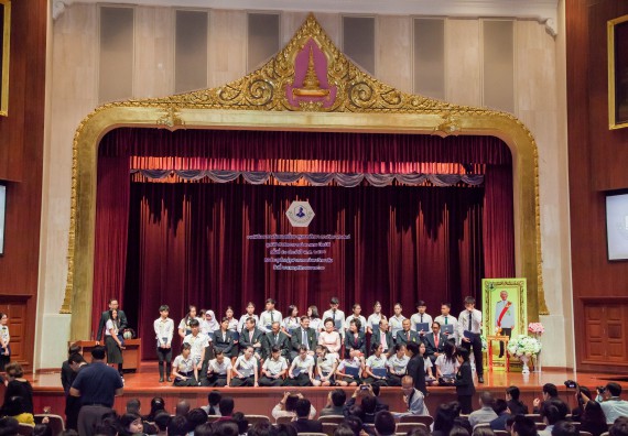 ภาพกิจกรรม นักศึกษาคณะวิทยาศาสตร์และเทคโนโลยี ชั้นปีที่ 1 และชั้นปีที่ 4	ได้รับรางวัลและทุนการศึกษาทางวิทยาศาสตร์ ประจำปี พ.ศ. 2560