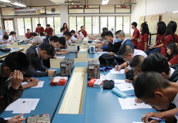 ภาพกิจกรรม คณะวิทยาศาสตร์และเทคโนโลยี จัดกิจกรรมค่ายวิทยาศาสตร์โรงเรียนตากพิทยาคม ระดับมัธยมศึกษาปีที่ 5