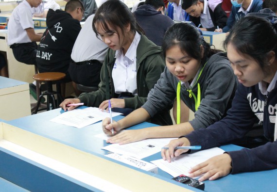 ภาพกิจกรรม คณะวิทยาศาสตร์และเทคโนโลยี จัดกิจกรรมค่ายวิทยาศาสตร์โรงเรียนตากพิทยาคม ระดับมัธยมศึกษาปีที่ 5