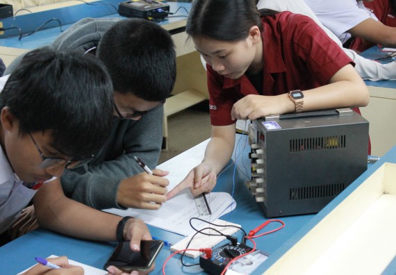 ภาพกิจกรรม คณะวิทยาศาสตร์และเทคโนโลยี จัดกิจกรรมค่ายวิทยาศาสตร์โรงเรียนตากพิทยาคม ระดับมัธยมศึกษาปีที่ 5